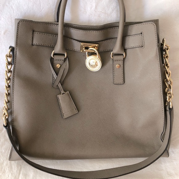 Michael Kors Leather Bag. - Picture 2 of 5